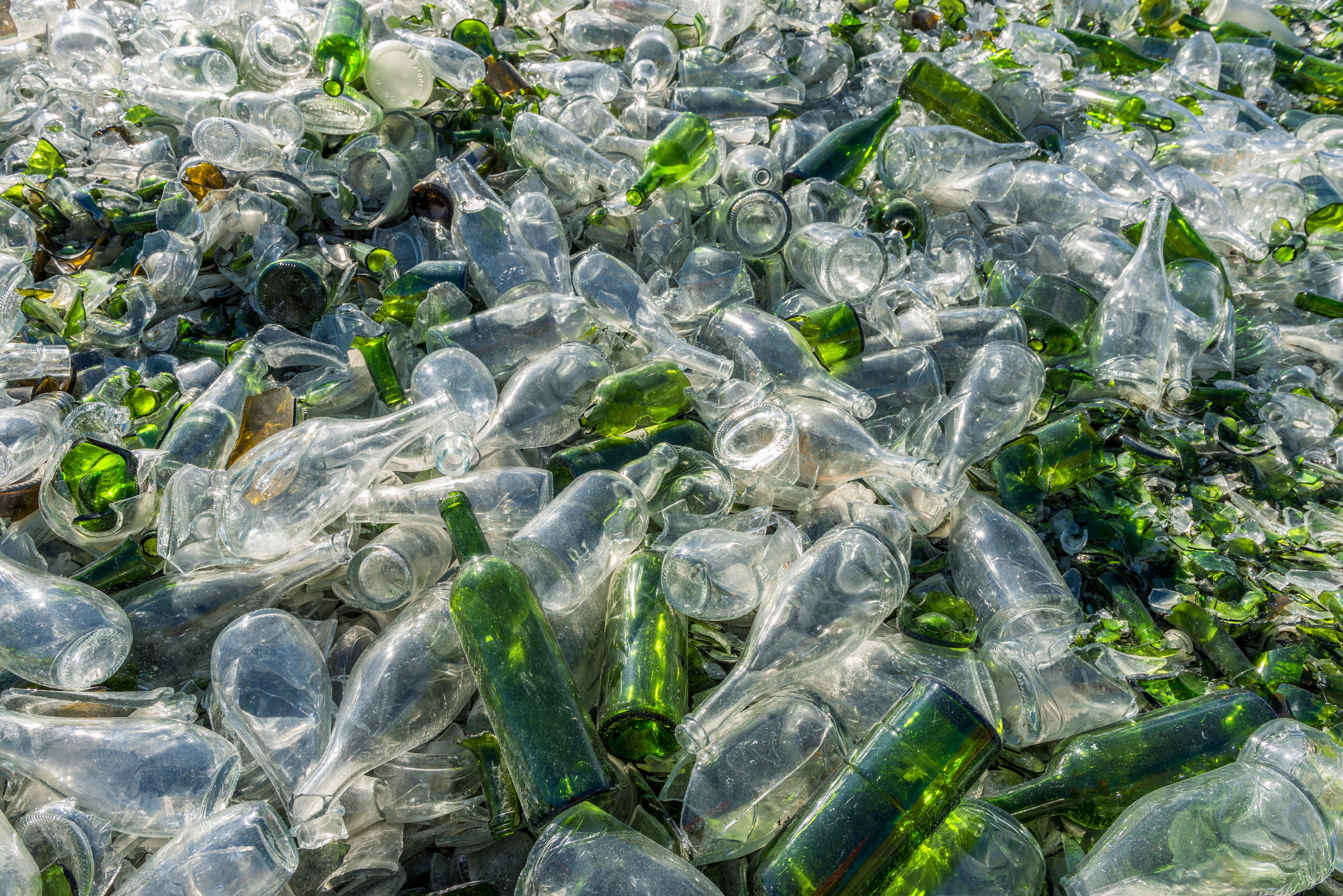 shutterstock_128353883_recycled glass