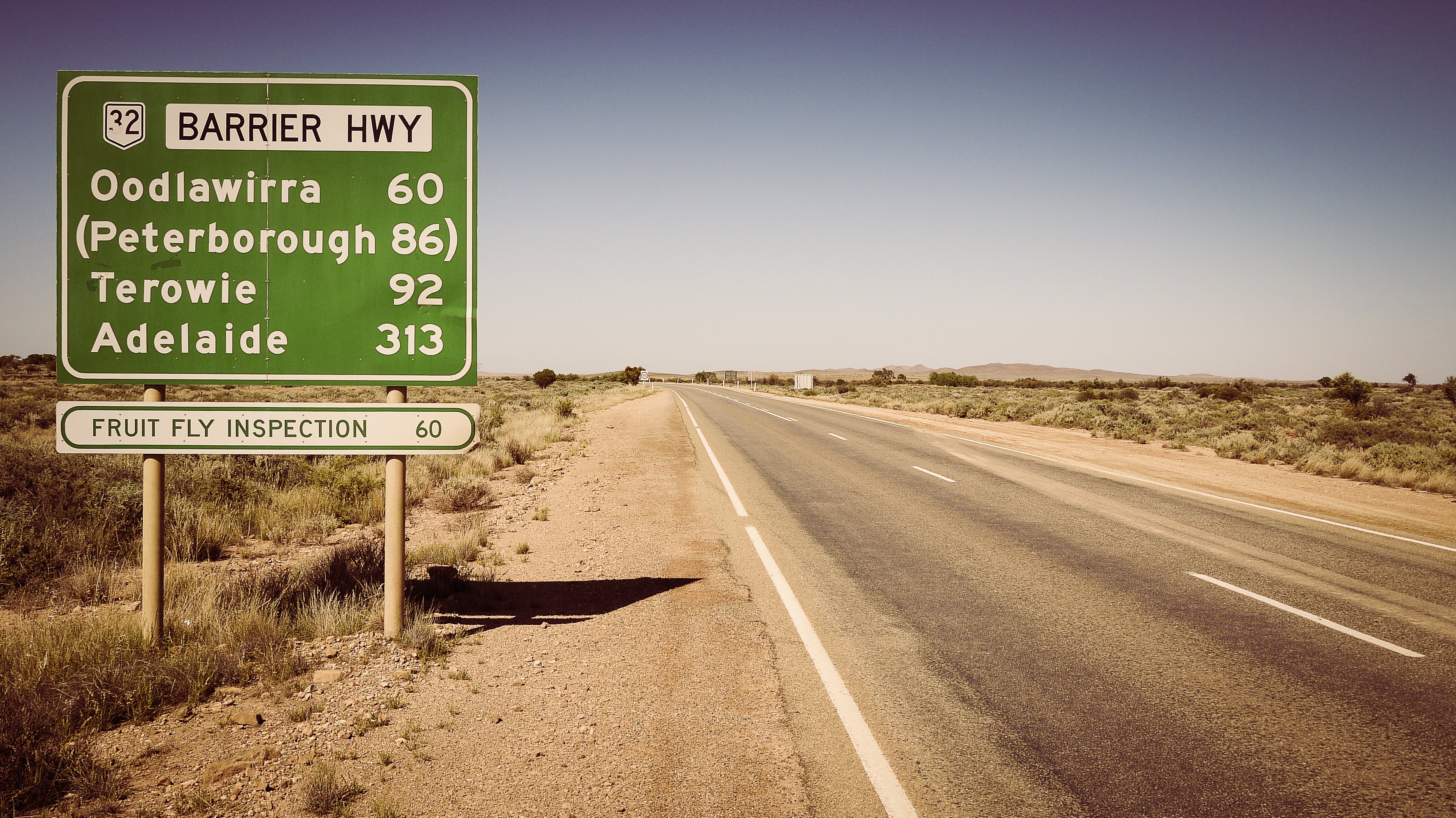 shutterstock_532376095_south australia road